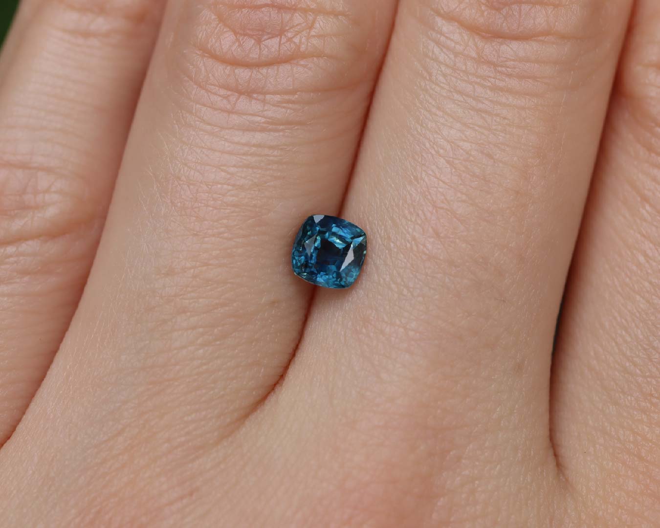 Piedra Zafiro Verde Azul 0.90cts S-1931