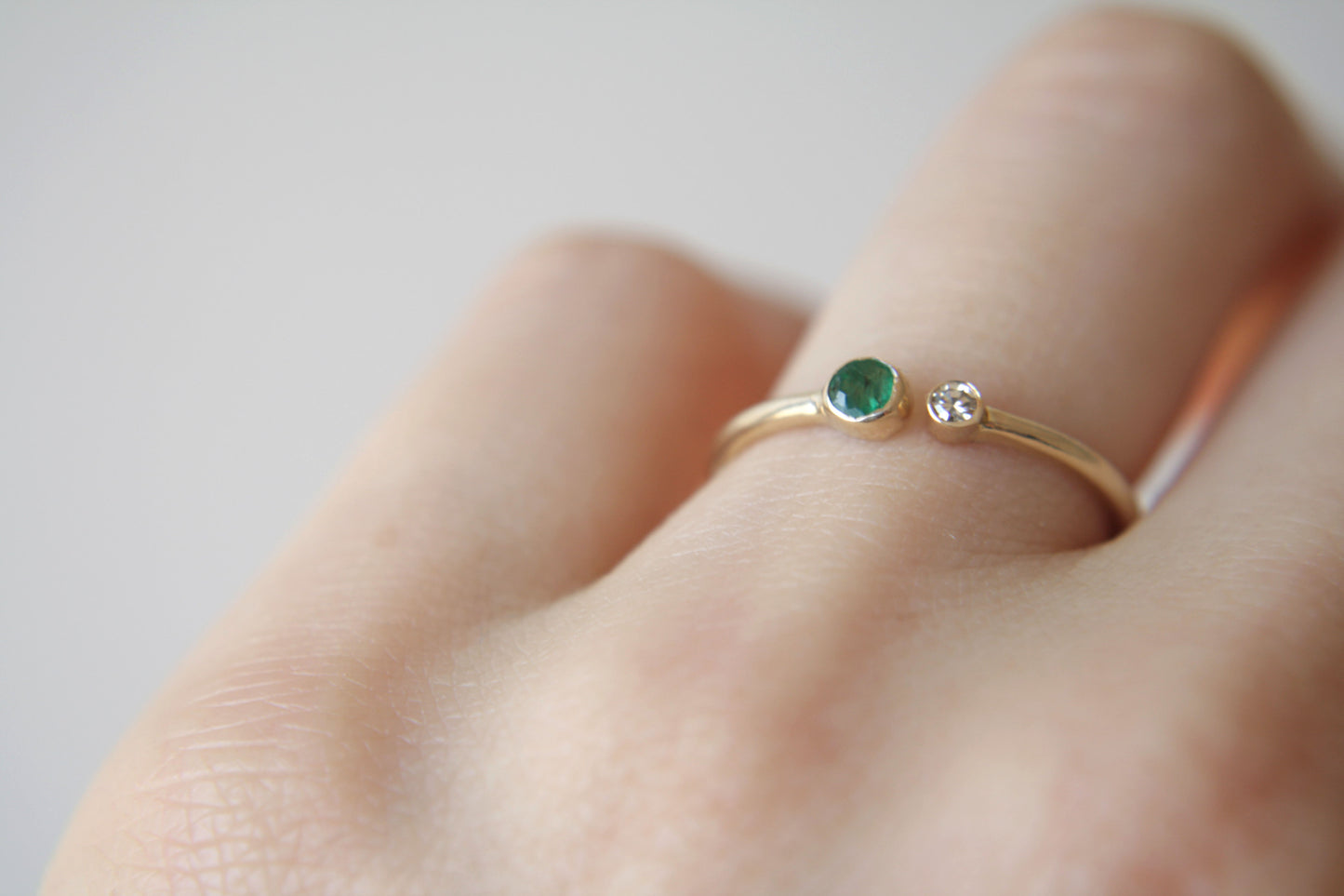 Anillo Elba Esmeralda y Diamante