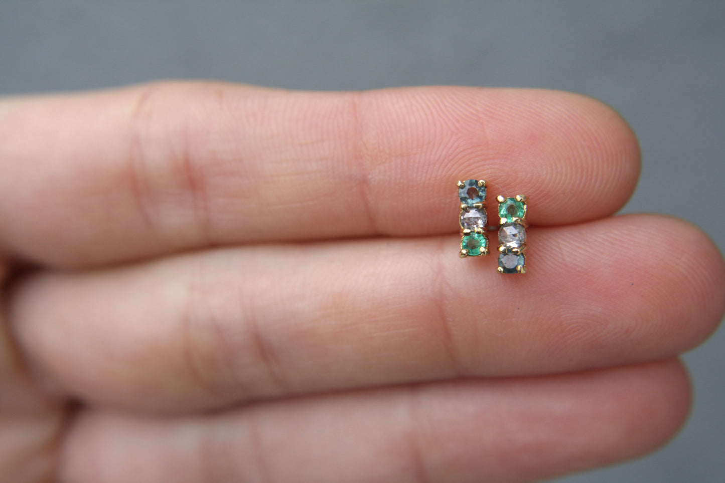 Aretes Luxe Esmeralda, Zafiro y Diamante Sal Pimienta fine