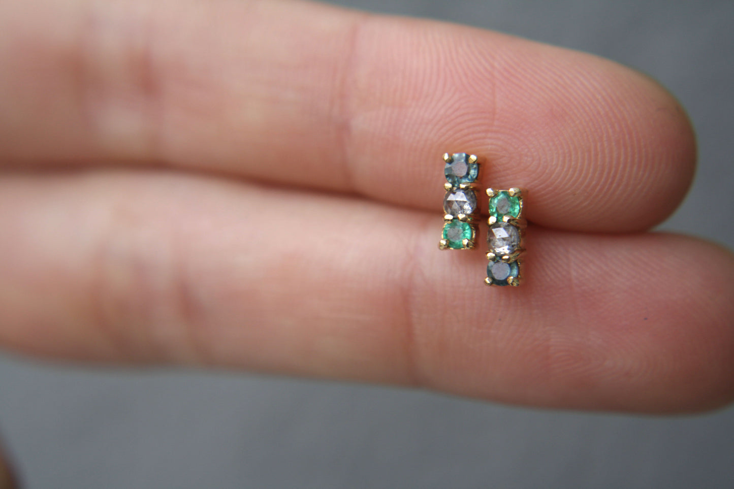 Aretes Luxe Esmeralda, Zafiro y Diamante Sal Pimienta fine