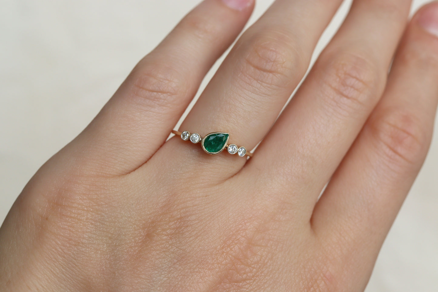 Anillo Ariadna Esmeralda Pera