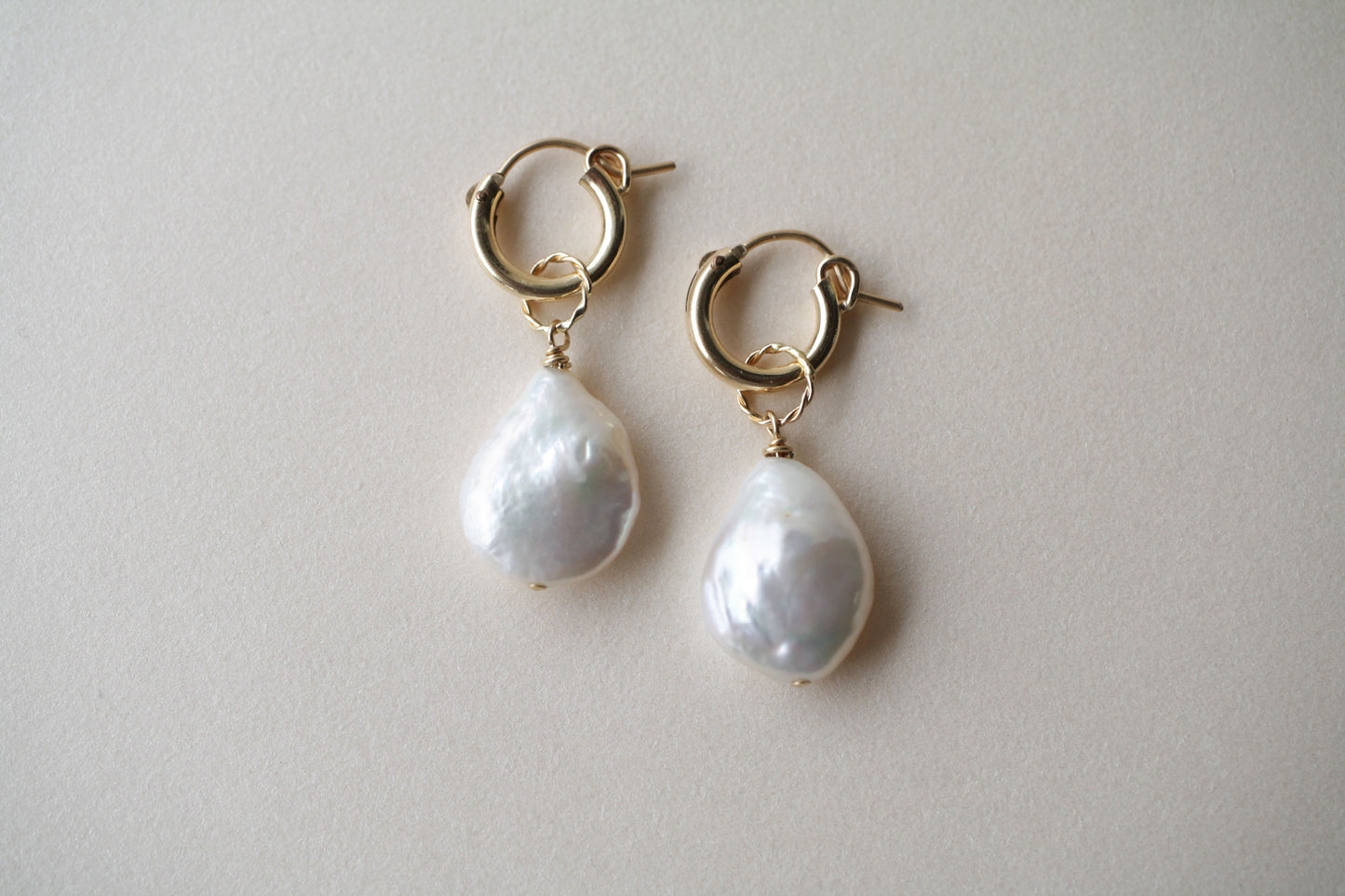 Arracadas Cleo Twist Perla Barroca