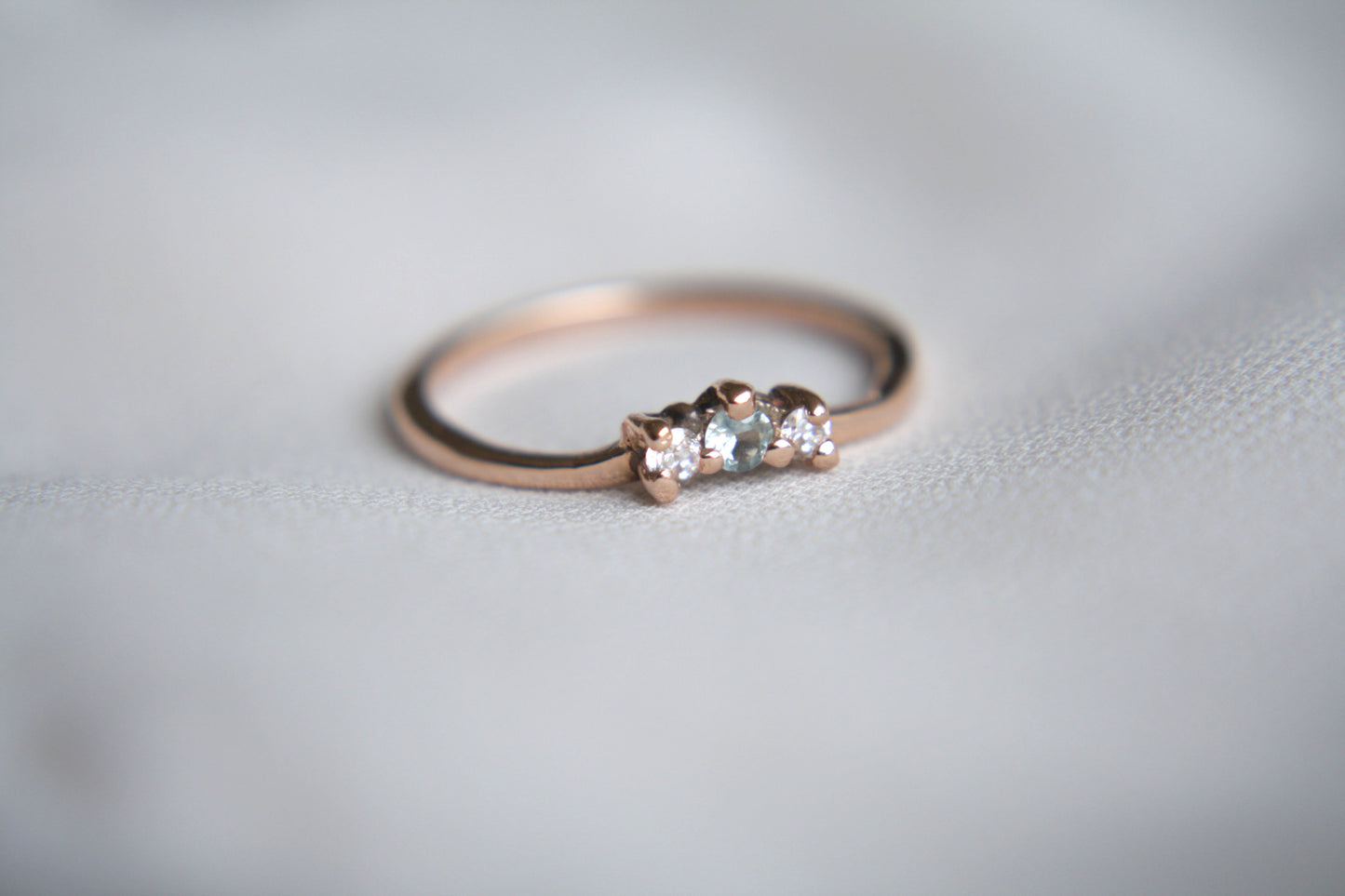 Anillo Arya Zafiro Menta y Diamantes Blancos