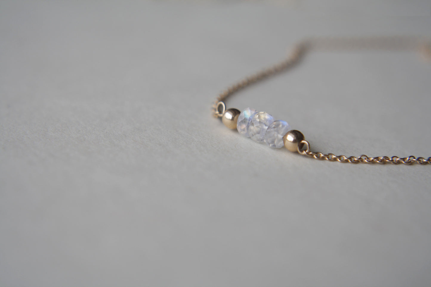 Collar Gem Bar Moonstone