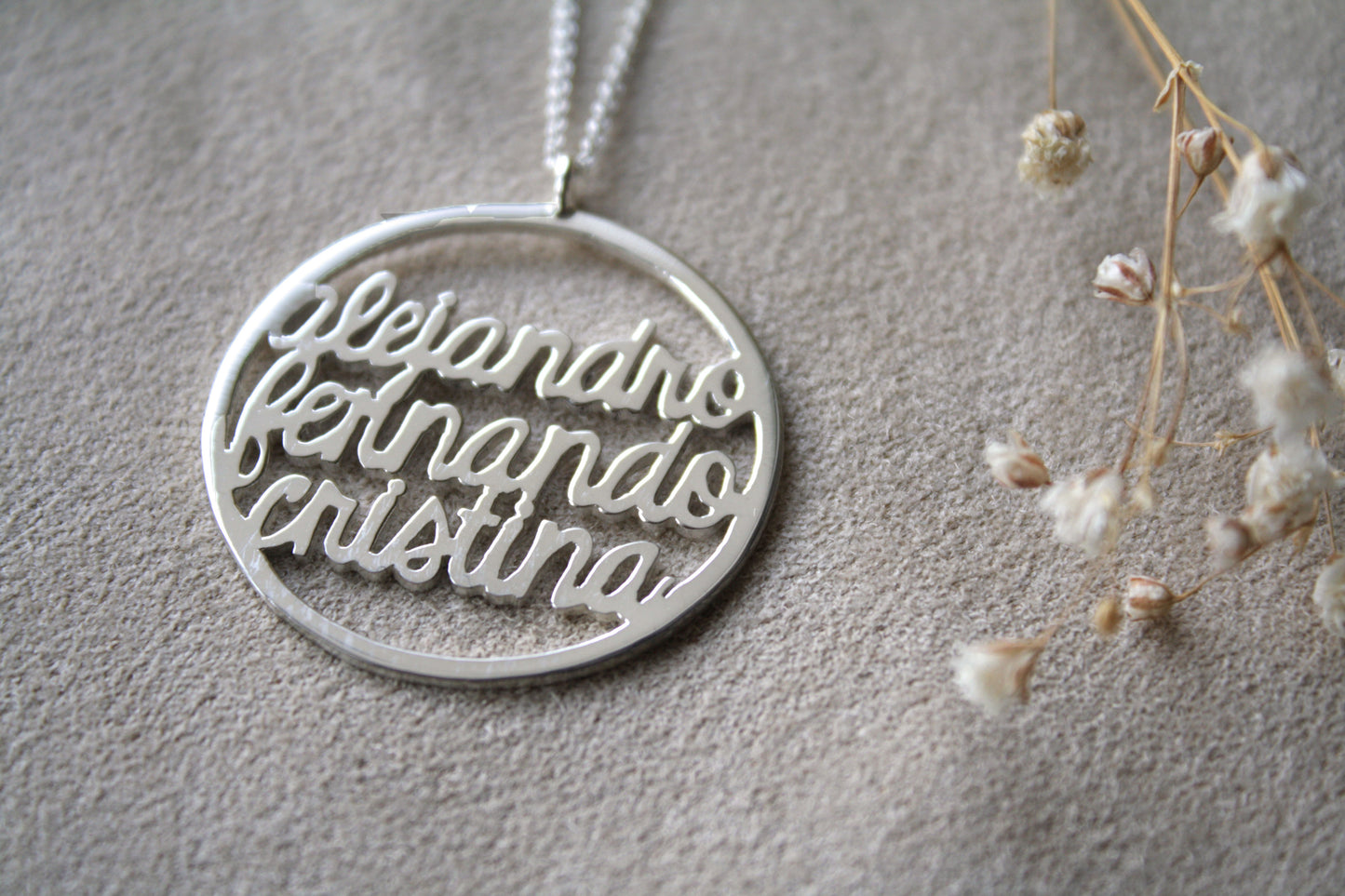 Collar Círculo con Nombres Personalizados