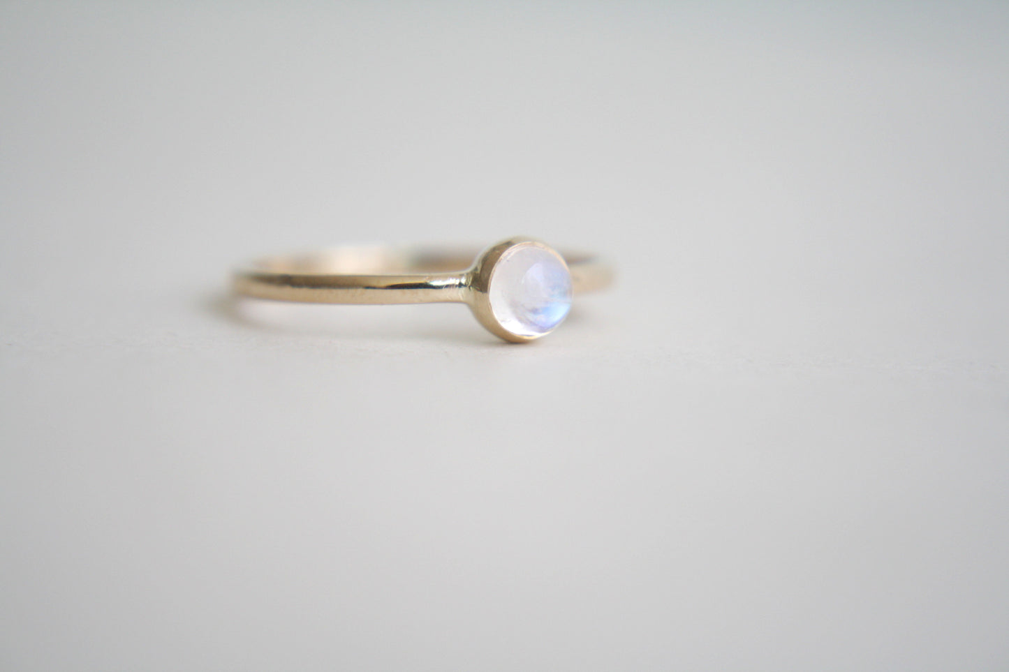 Anillo Dara Moonstone