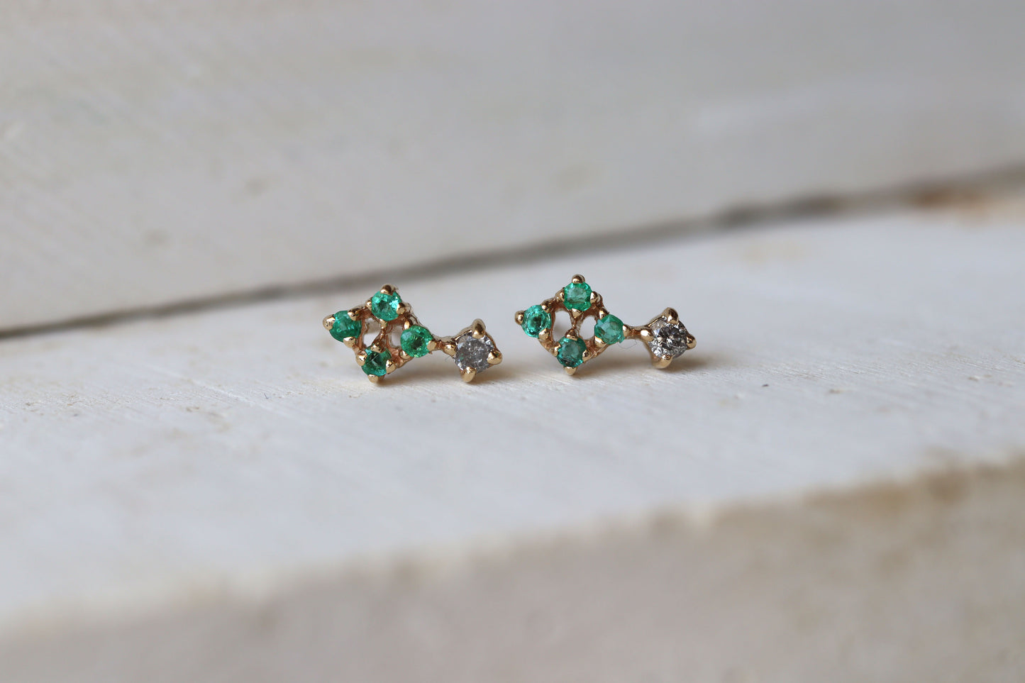 Aretes Diana Studs Fine Esmeraldas y Diamantes
