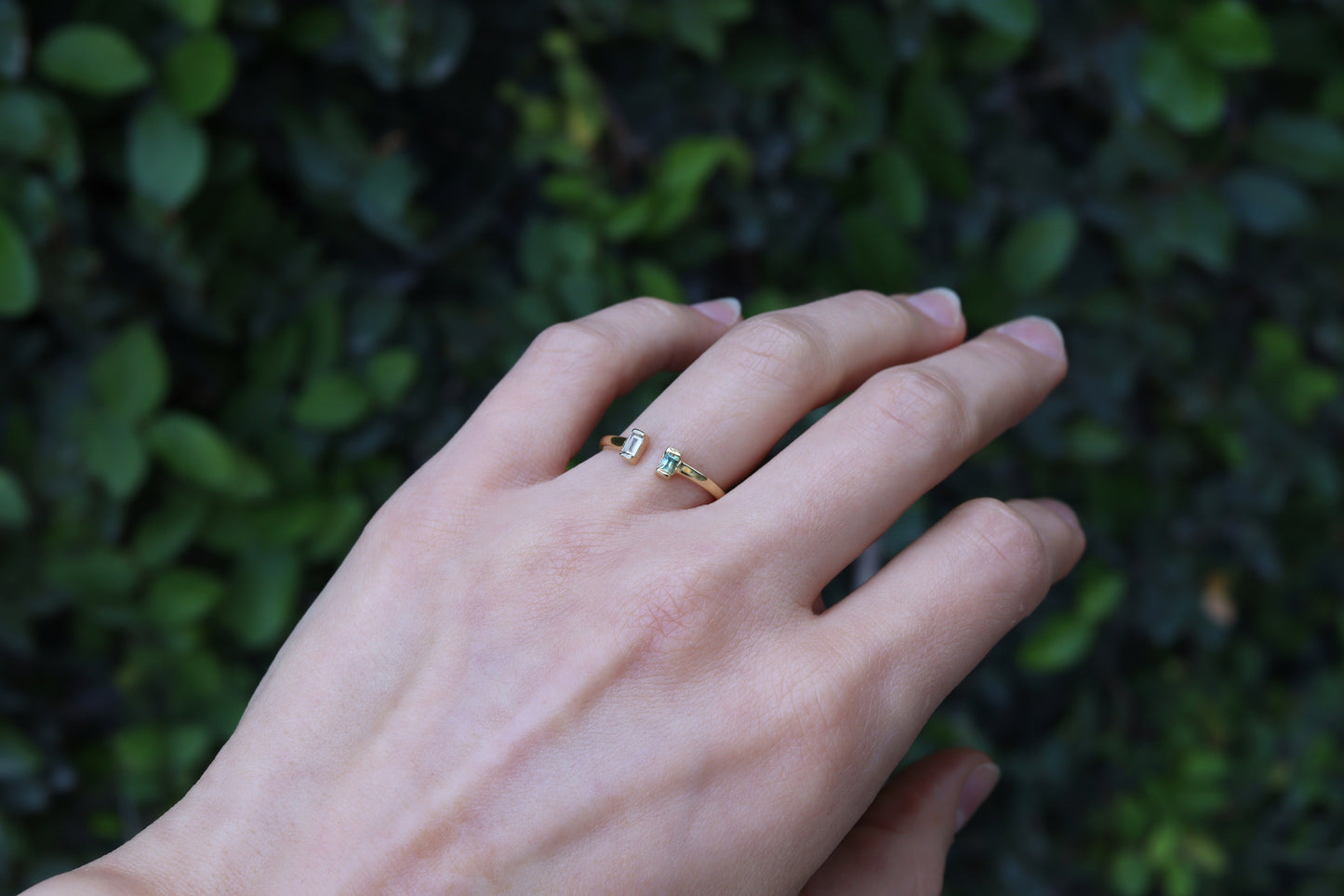 Anillo Elba Zafiro Verde y Diamante Baguette Fine