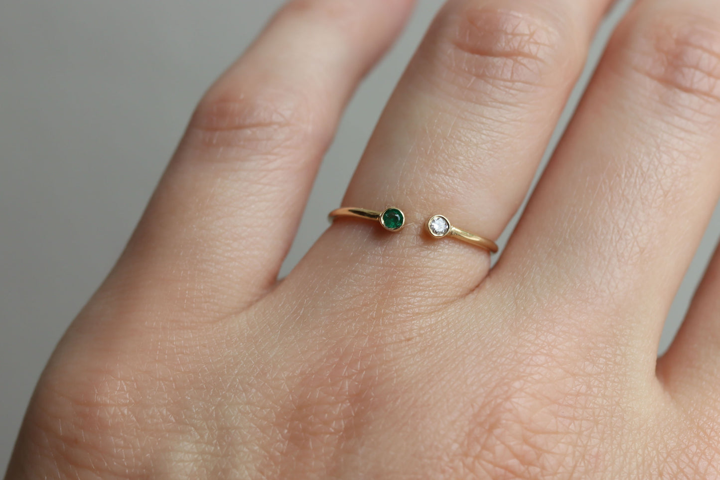 Anillo Elba Esmeralda y Diamante Mini