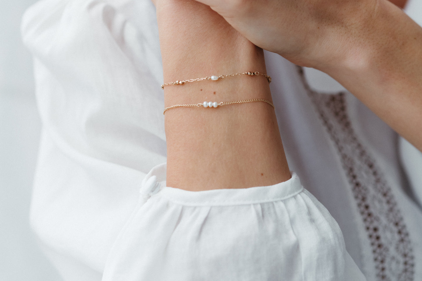 Pulsera Sofia Pearl and Gold
