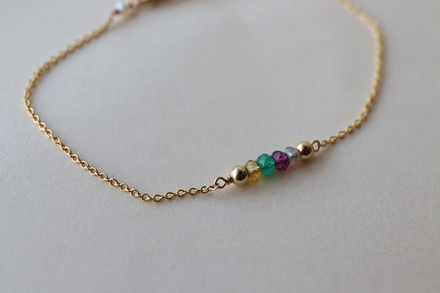 Pulsera Gem Bar Personalizada con Piedras del Mes (Birthstones)