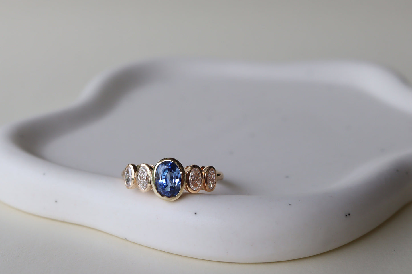 Anillo Goretti Zafiro Ceylon y Diamantes Bridal