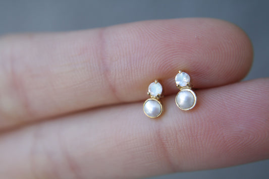 Aretes Luxe Moonstone y Perla fine