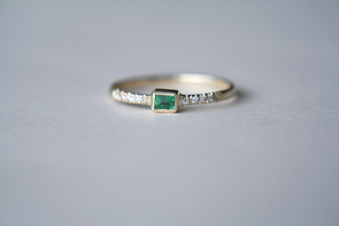Anillo Maya Esmeralda y Diamantes