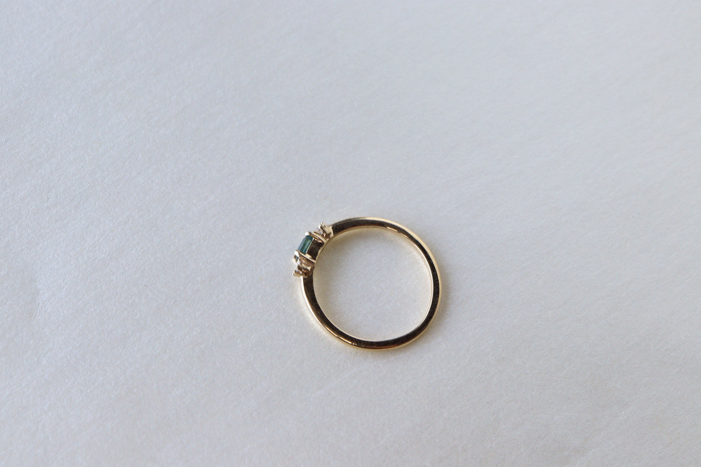 Anillo Montse Zafiro Verde Azul y Diamantes