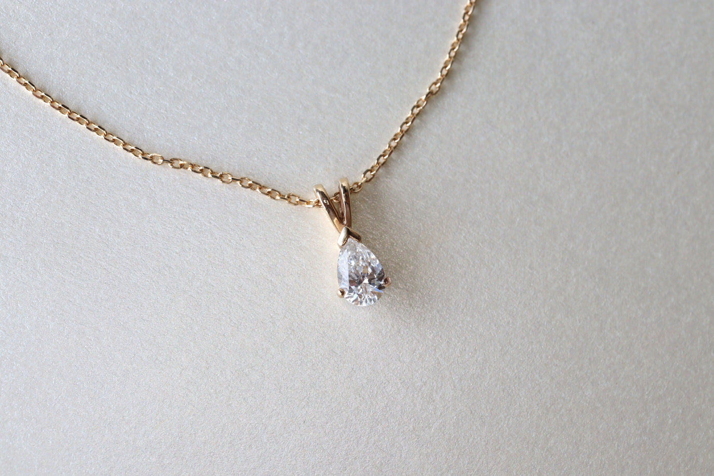 Collar Diamante Pera 0.37cts Petit Lapin Fine