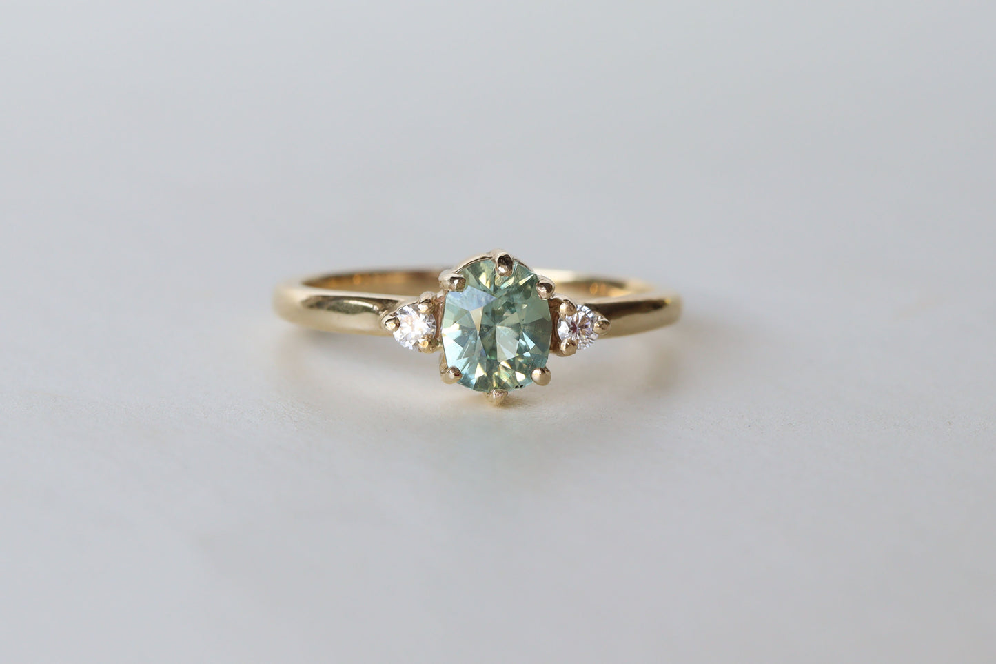 Anillo Suri Zafiro Verde Menta 0.80cts Bridal