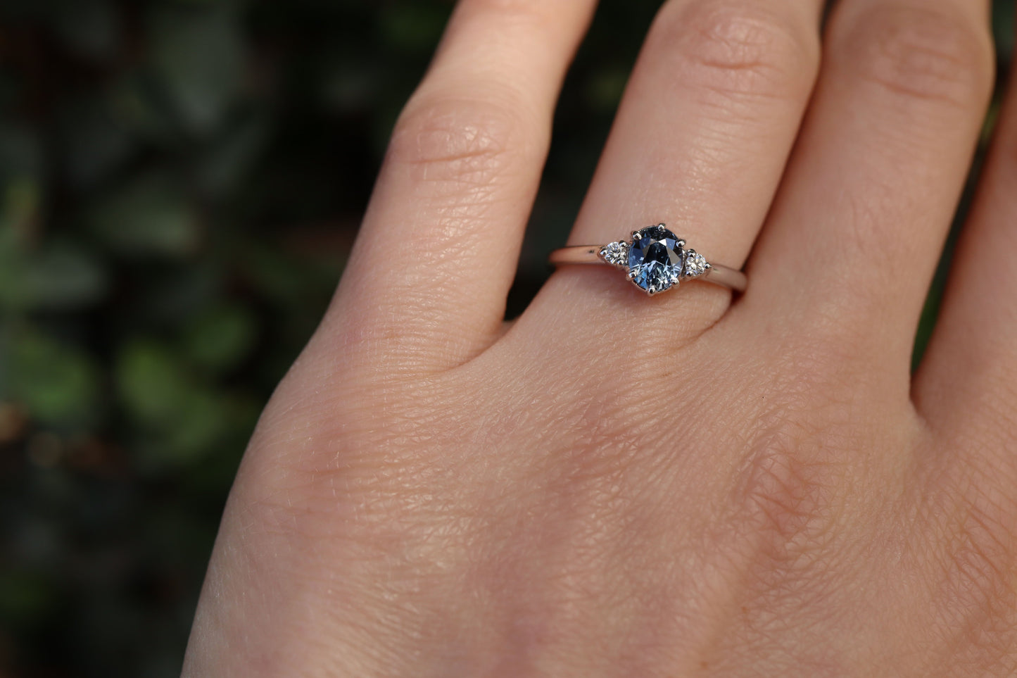 Modelo Suri Zafiro Azul Ceylon Bridal