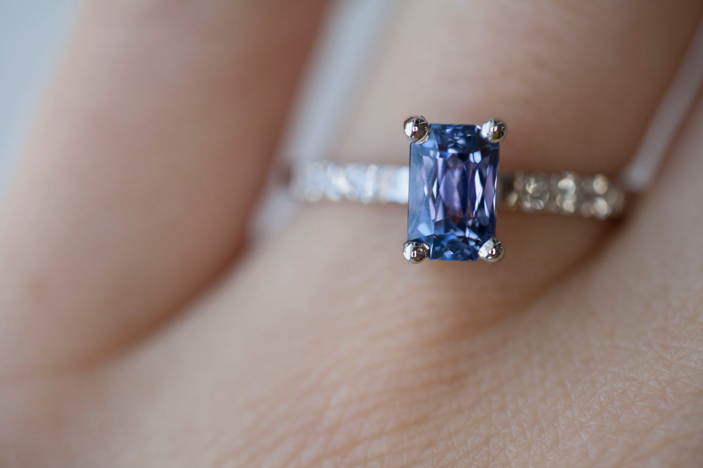 Anillo Naomi Tanzanita y Diamantes