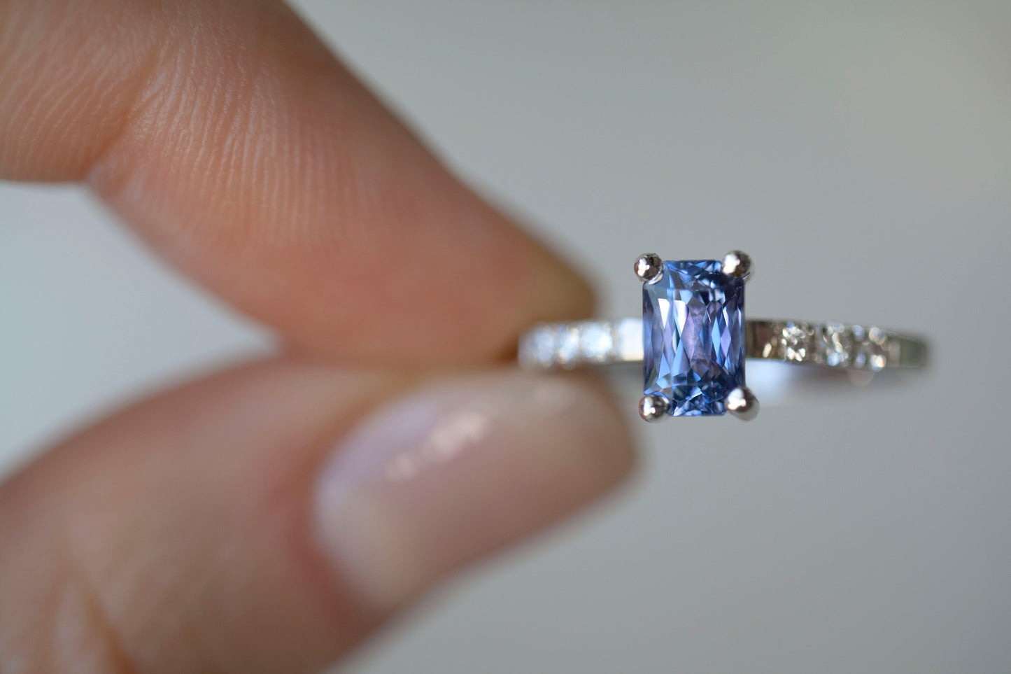 Anillo Naomi Tanzanita y Diamantes