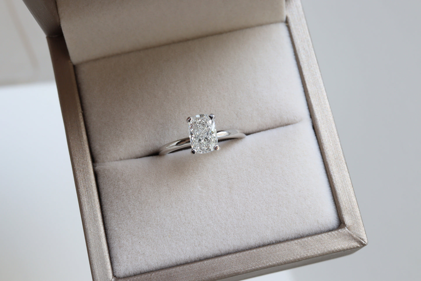 Anillo Vale Diamante Long Cushion 1.48cts Bridal