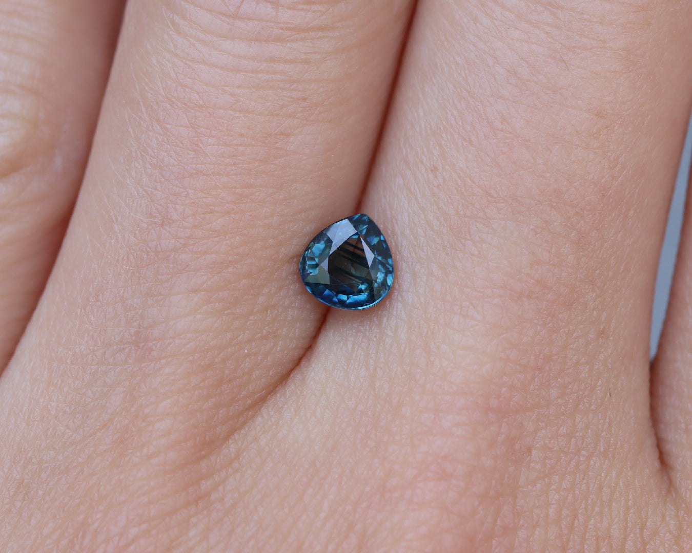 Piedra Zafiro Verde Azul 0.69cts S-1523