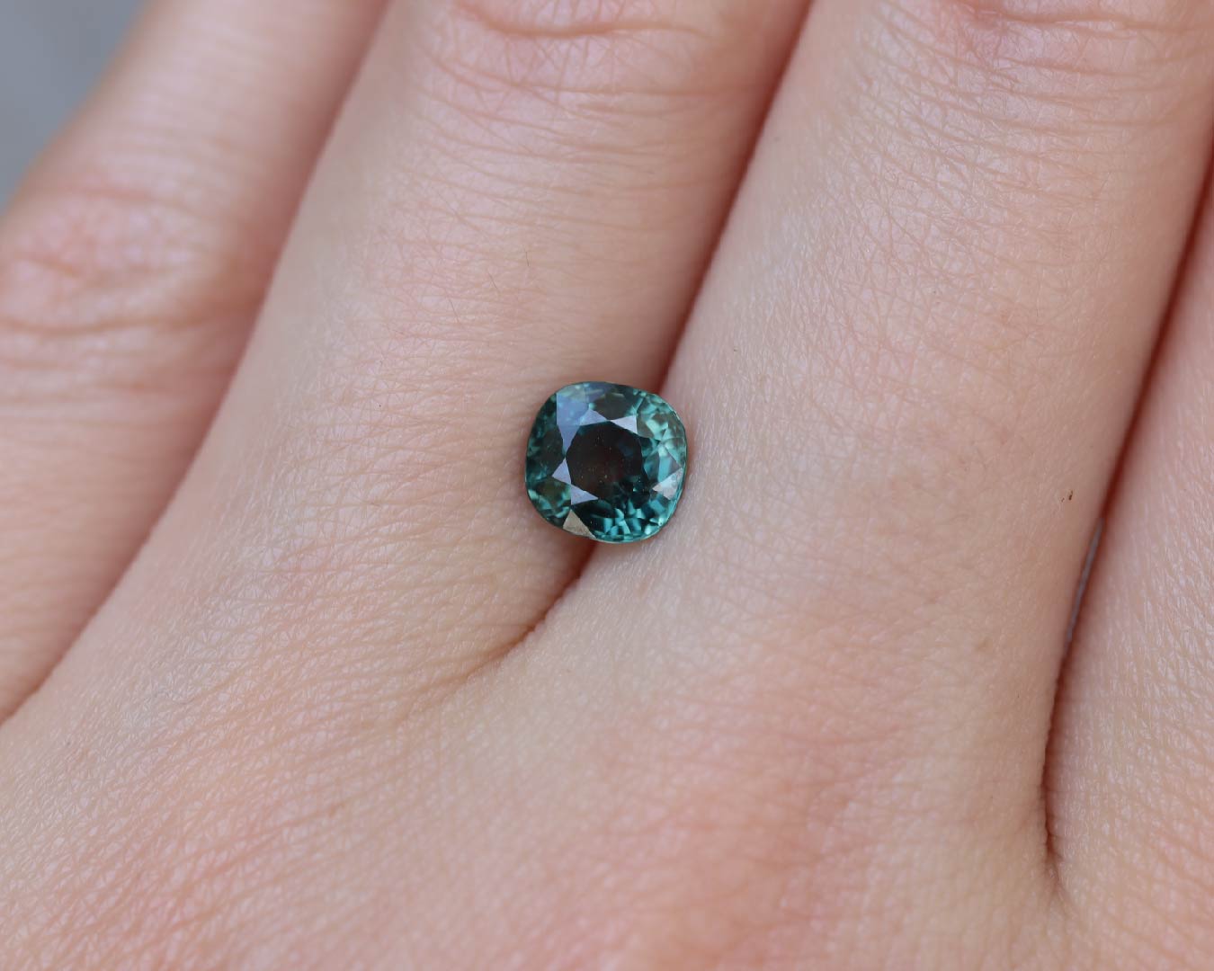 Piedra Zafiro Verde Azul 1.36cts S-1303