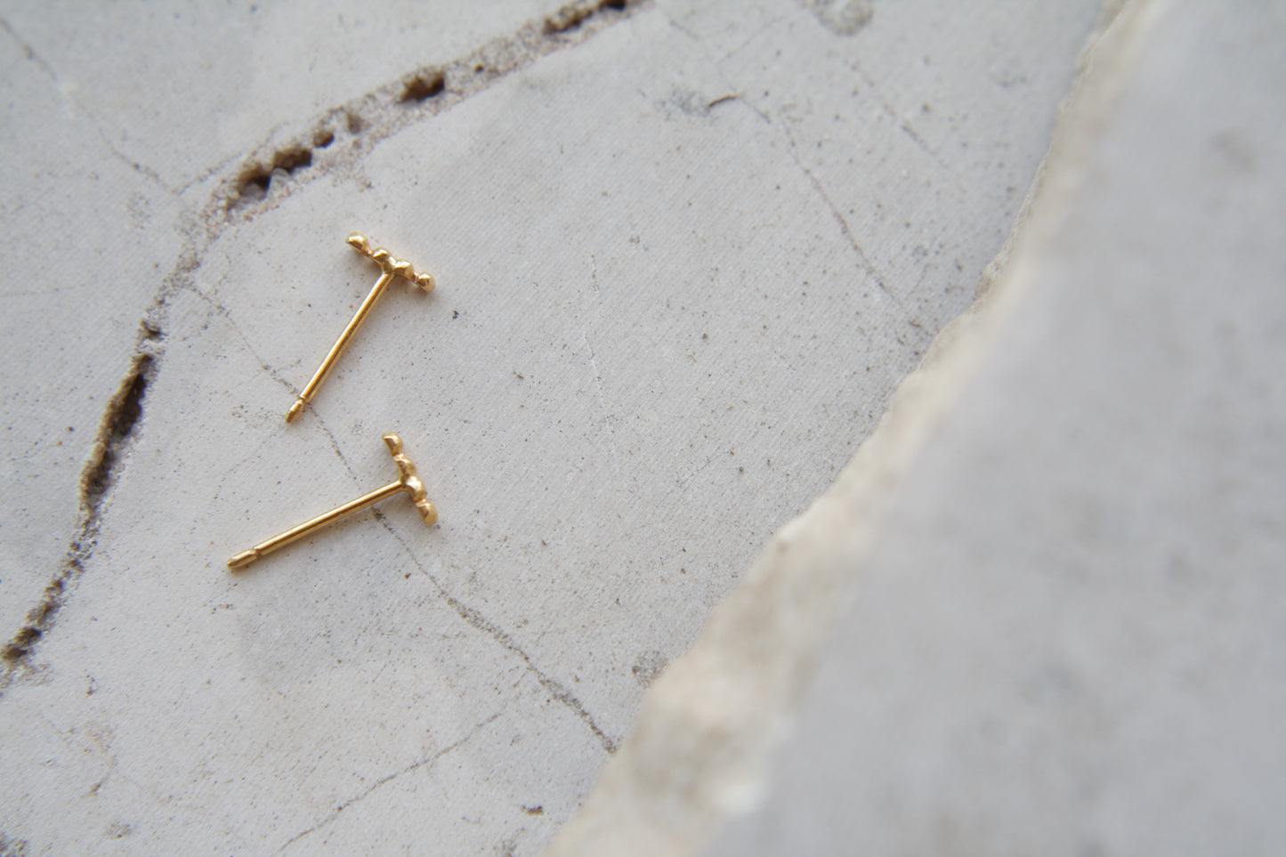 Aretes Dots Barrita fine