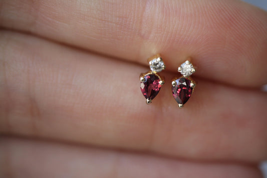 Aretes Eliana Granate y Diamante Fine