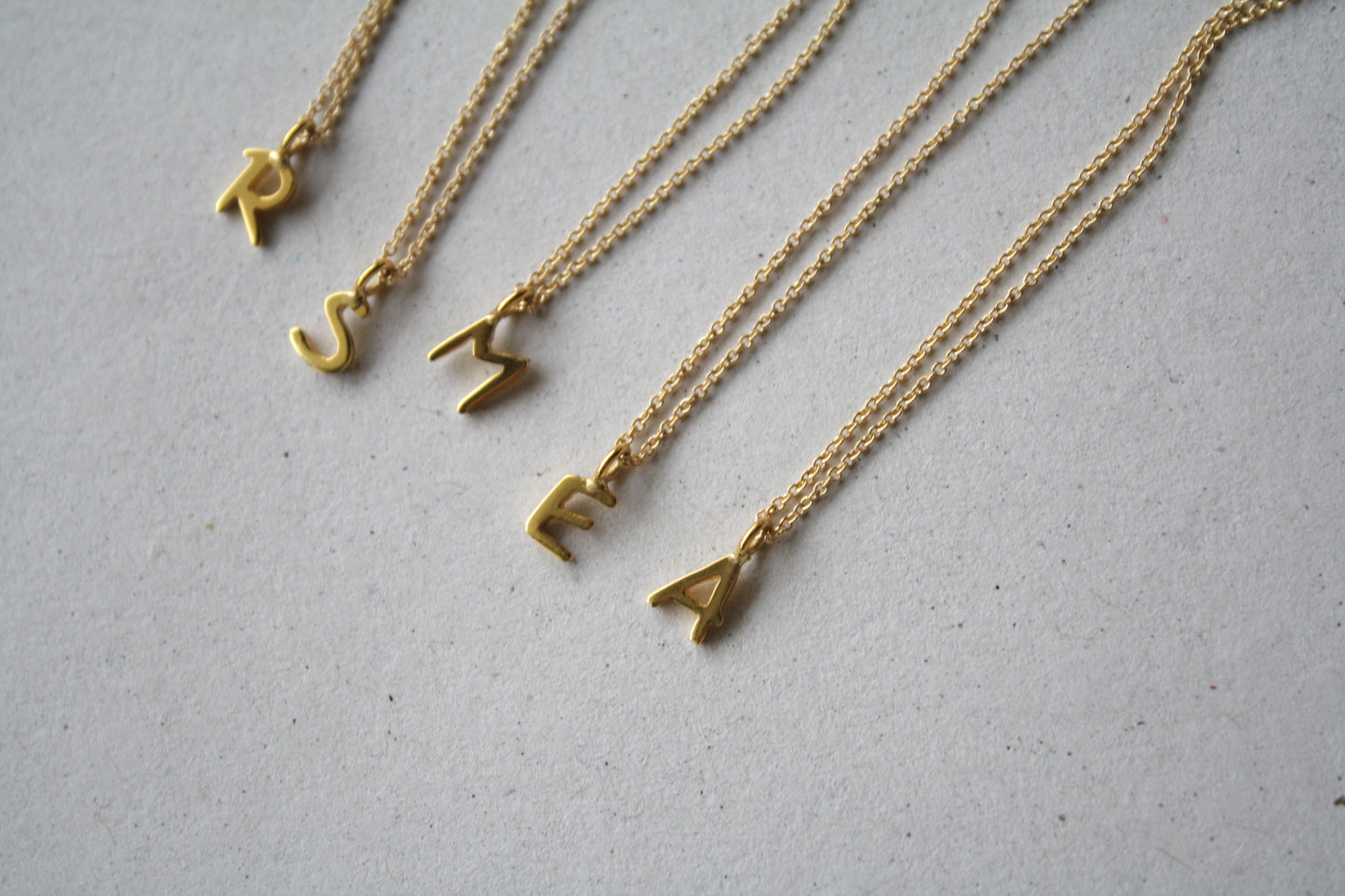 Collar Letra Mini