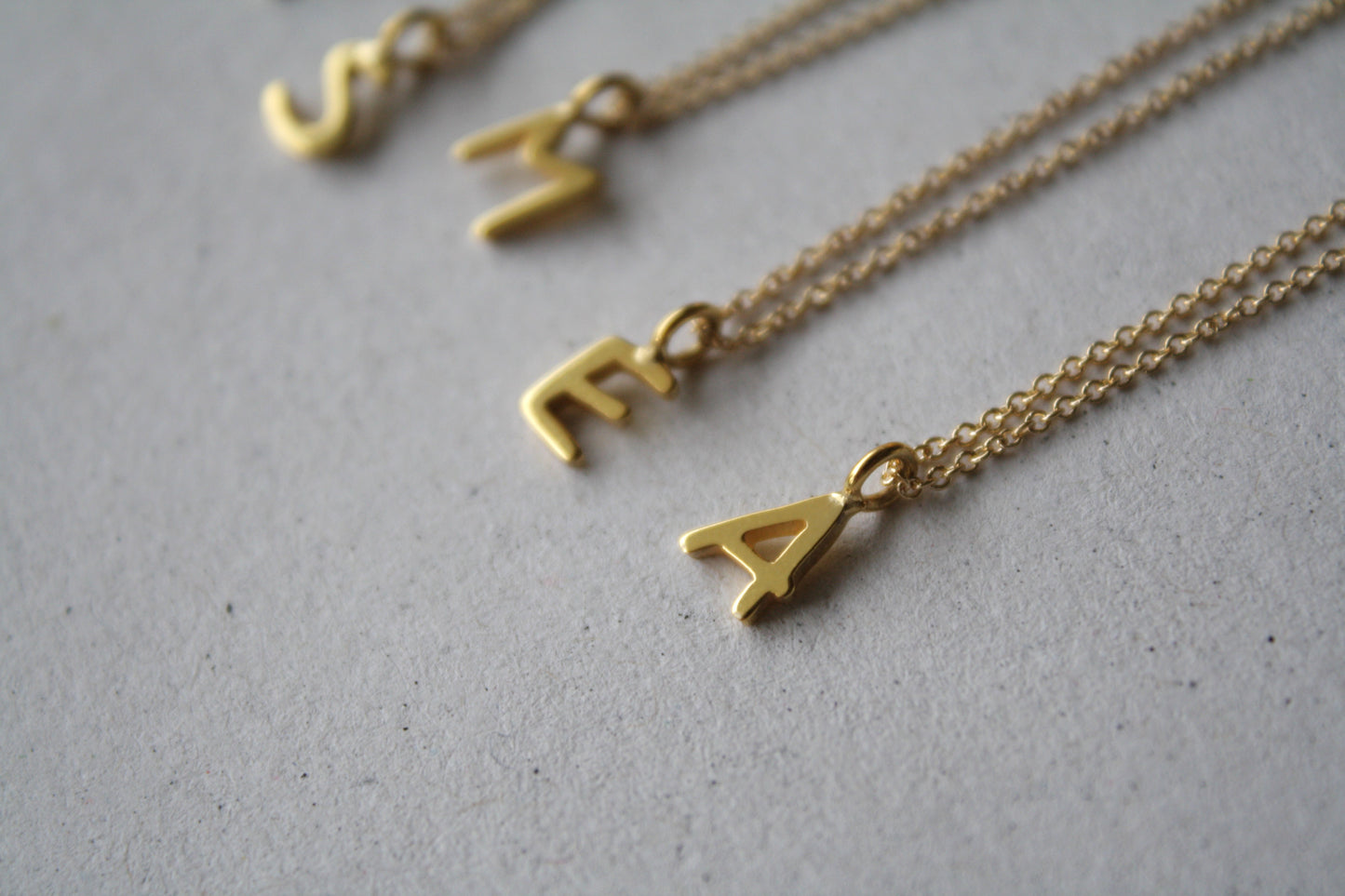 Collar Letra Mini