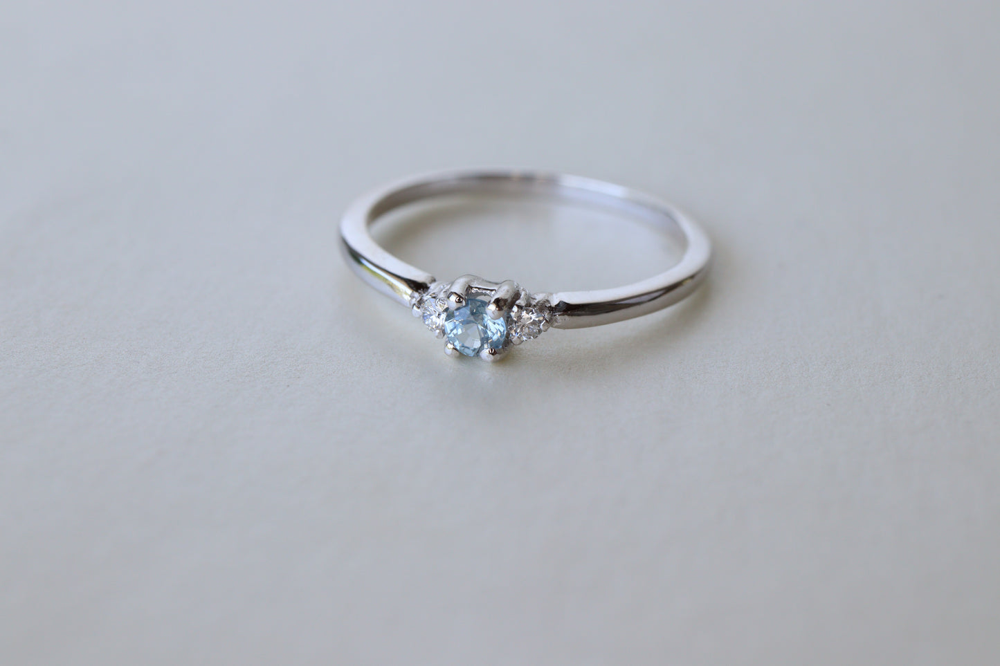 Anillo Amelia Zafiro Platino