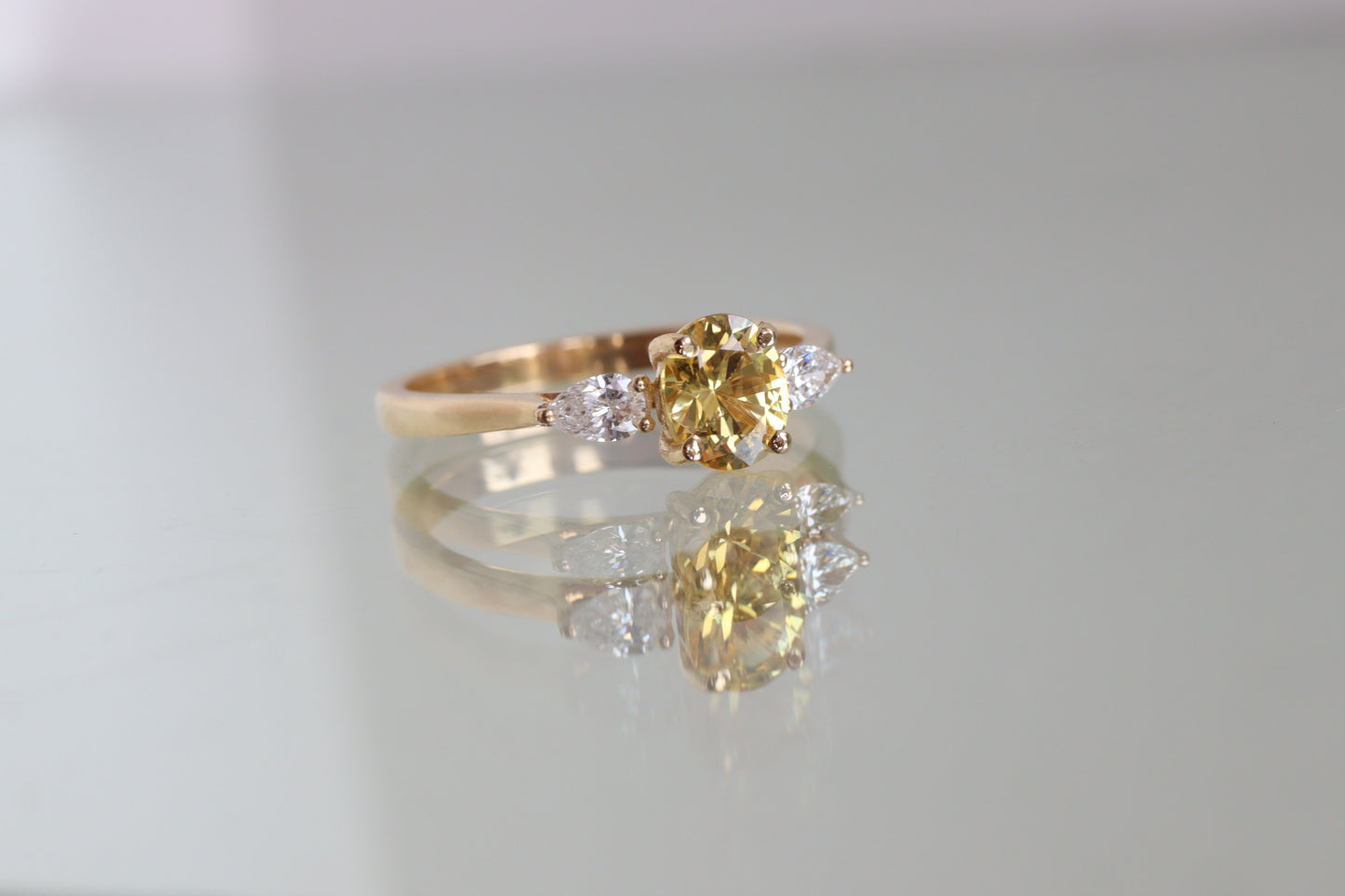 Anillo Ania Zafiro Amarillo y Diamantes Bridal