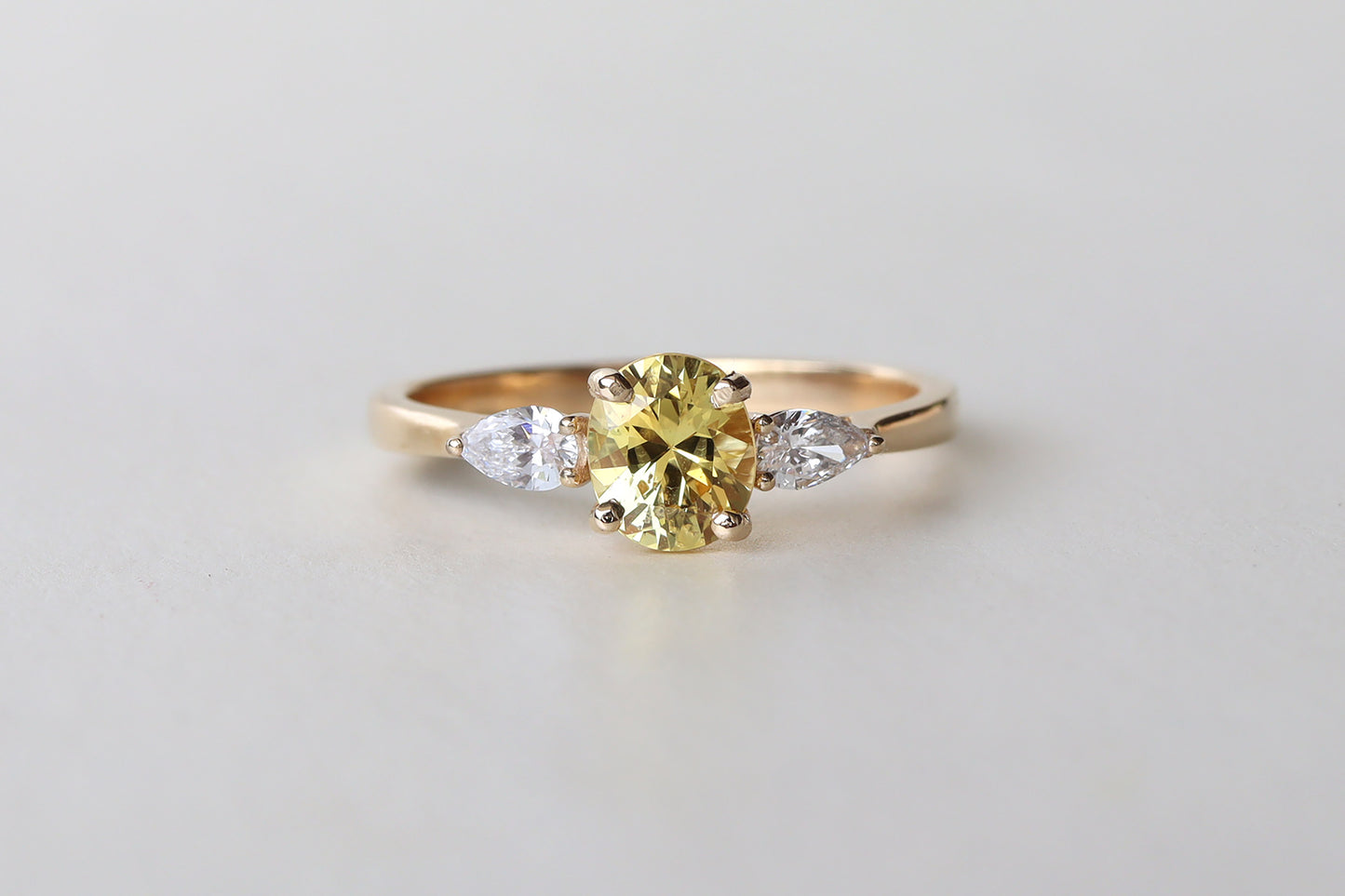 Anillo Ania Zafiro Amarillo y Diamantes Bridal