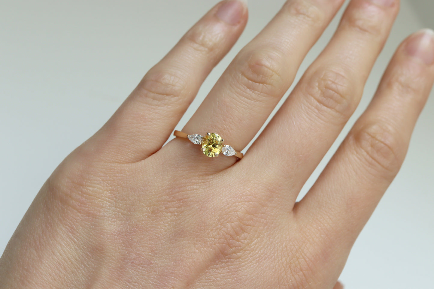 Anillo Ania Zafiro Amarillo y Diamantes Bridal