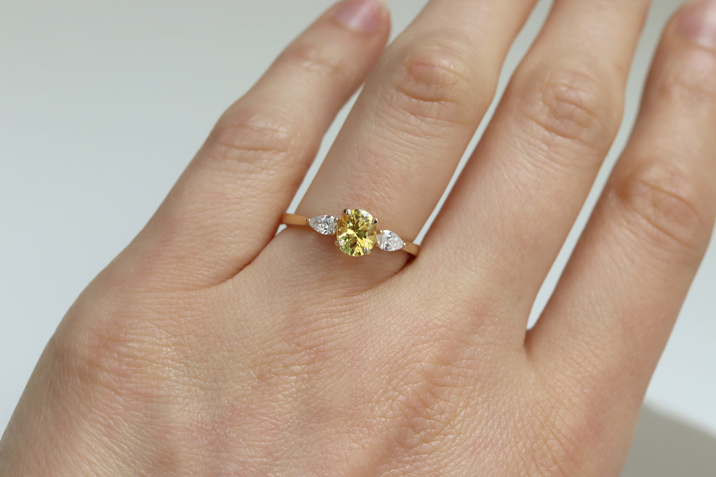 Anillo Ania Zafiro Amarillo y Diamantes Bridal