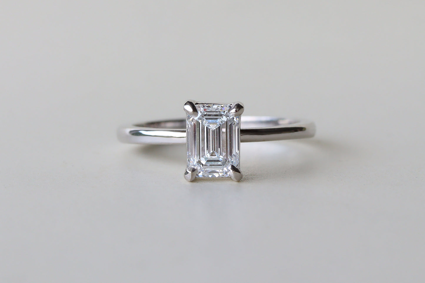 Anillo Danya Diamante Emerald 1.02cts Bridal