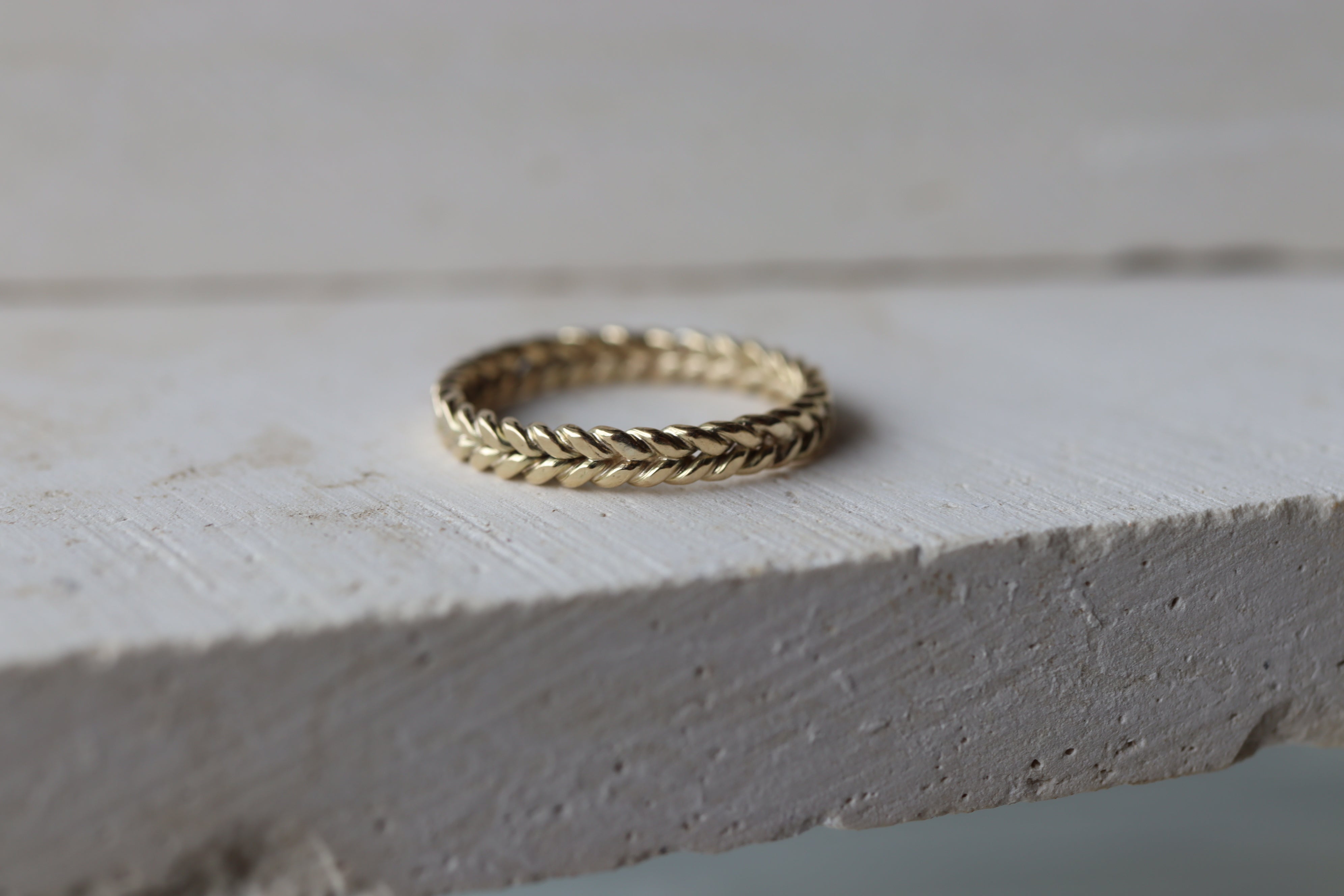 Anillo trenzado online oro