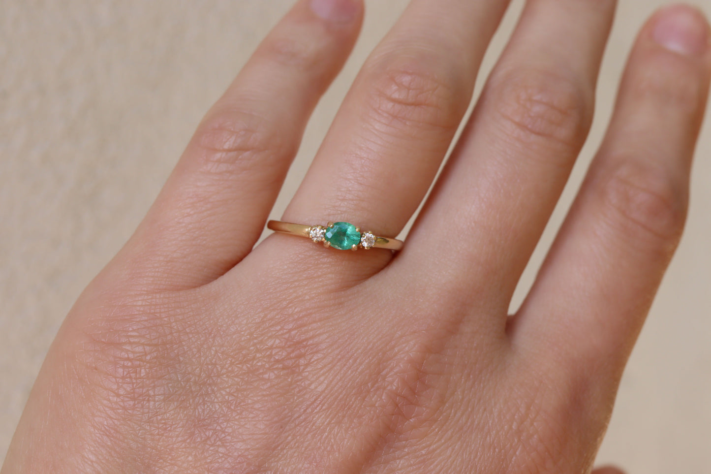 Anillo Montse Esmeralda y Diamantes