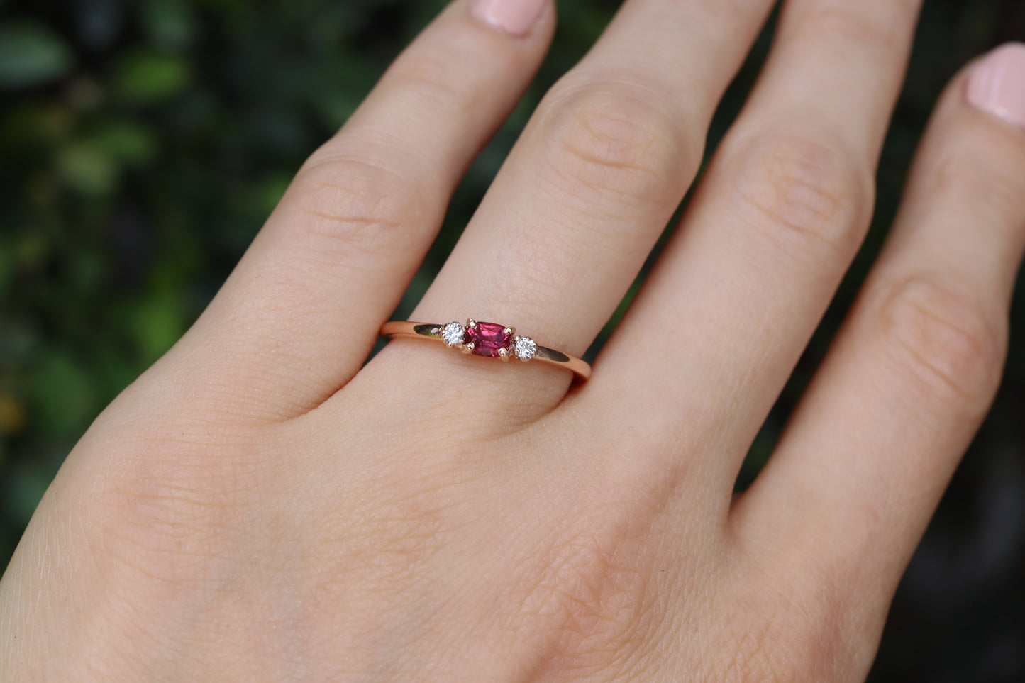 Anillo Montse Espinela Roja