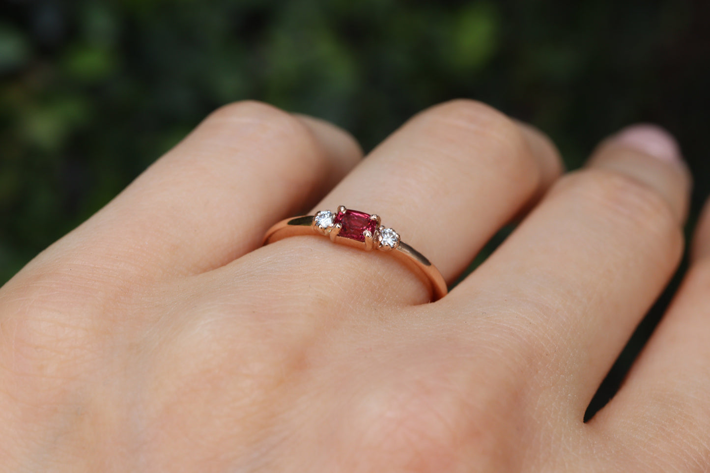 Anillo Montse Espinela Roja