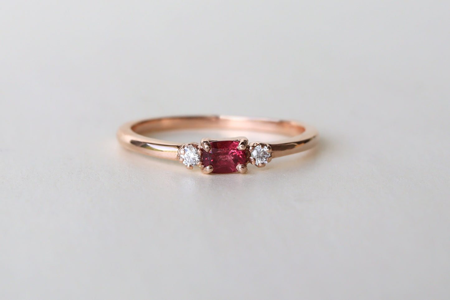 Anillo Montse Espinela Roja