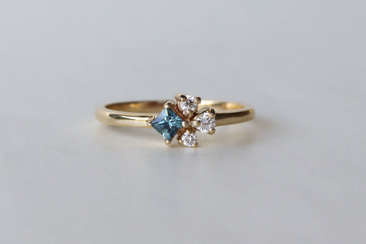 Anillo Myrna Zafiro Azul y Diamantes