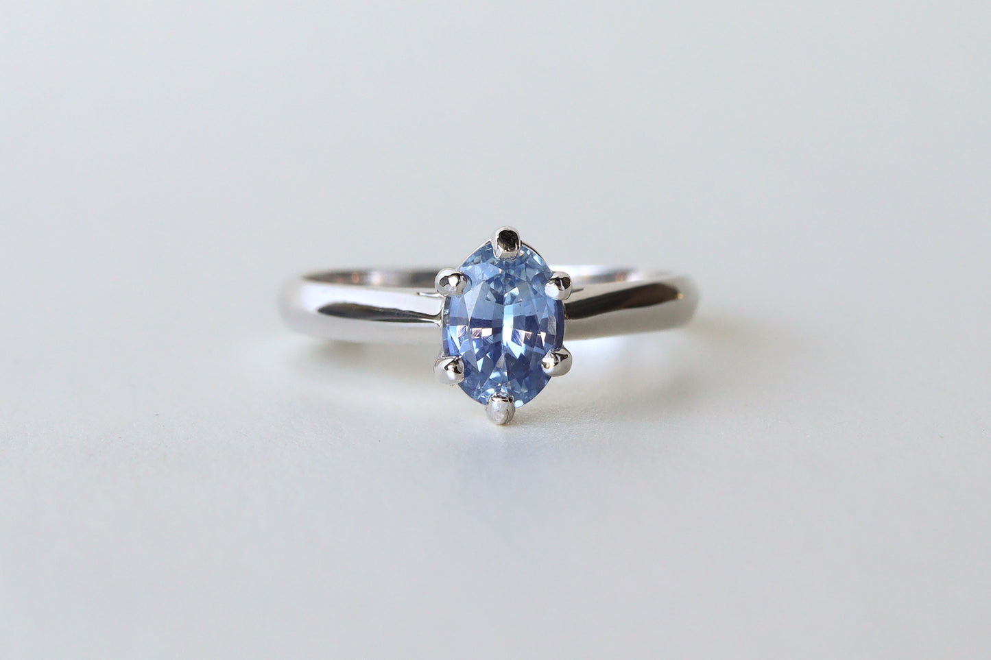 Anillo Regina Zafiro Azul 1.02cts Bridal