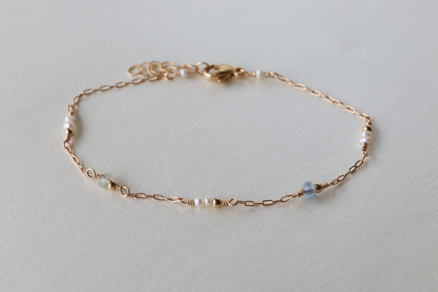 Pulsera Sofia Zafiros Pastel y Perlas