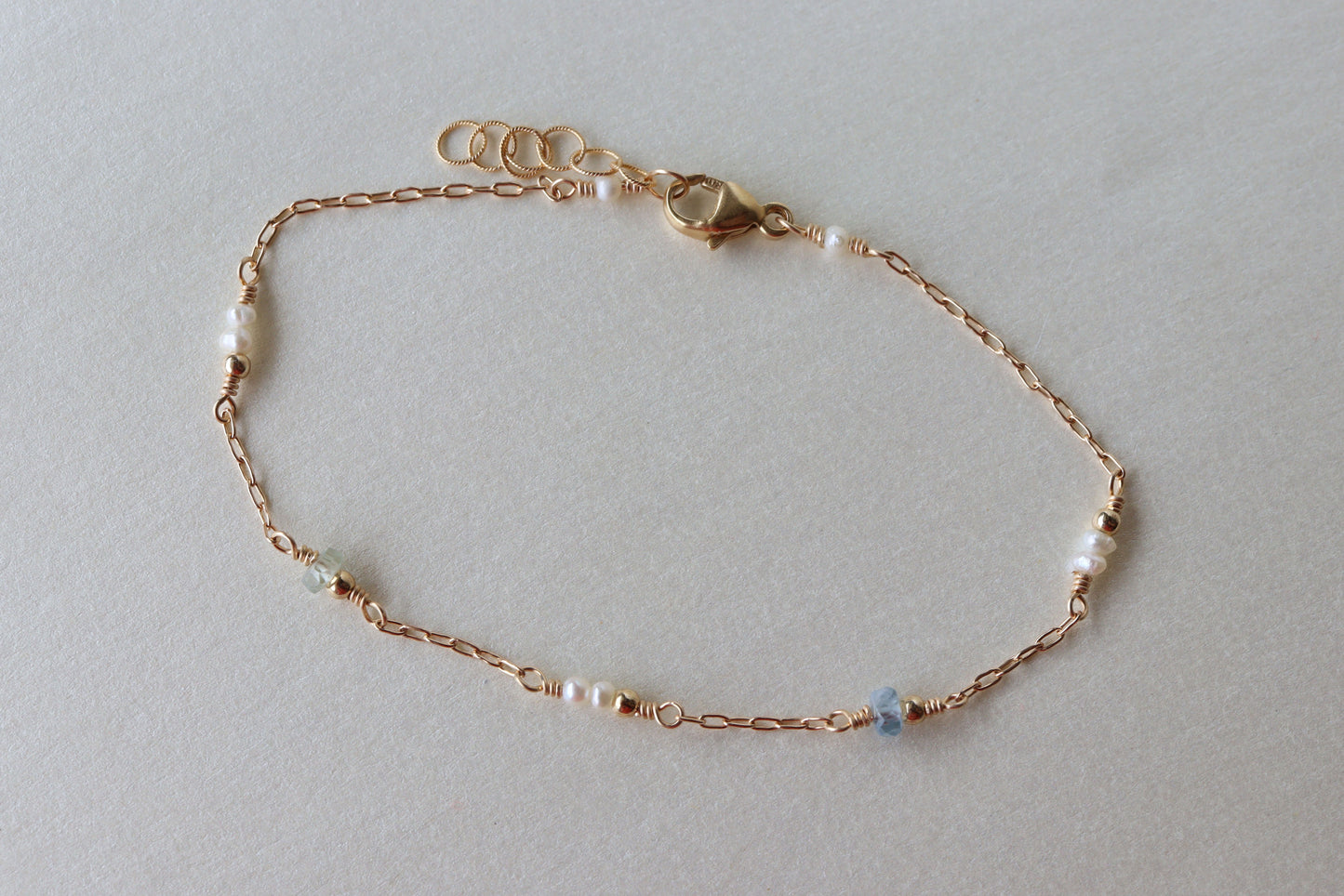 Pulsera Sofia Zafiros Pastel y Perlas