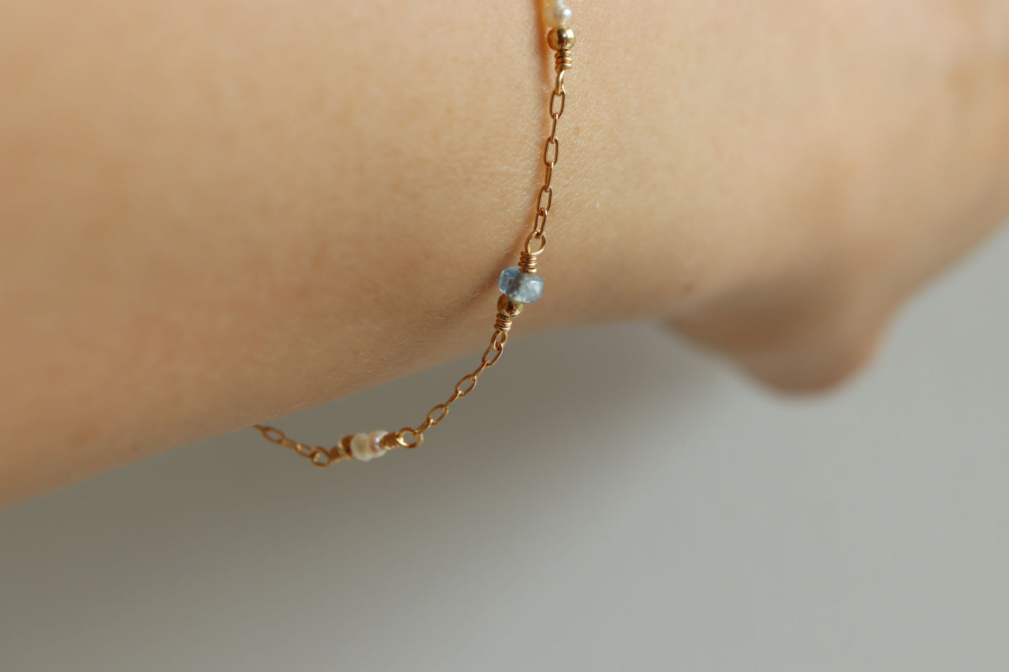 Pulsera Sofia Zafiros Pastel y Perlas