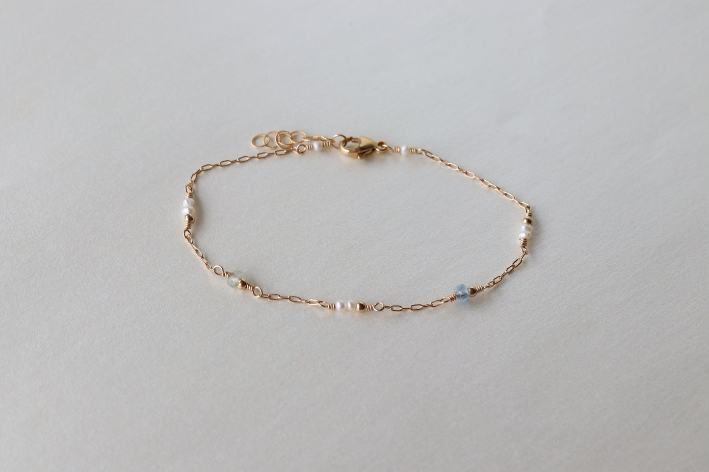 Pulsera Sofia Zafiros Pastel y Perlas