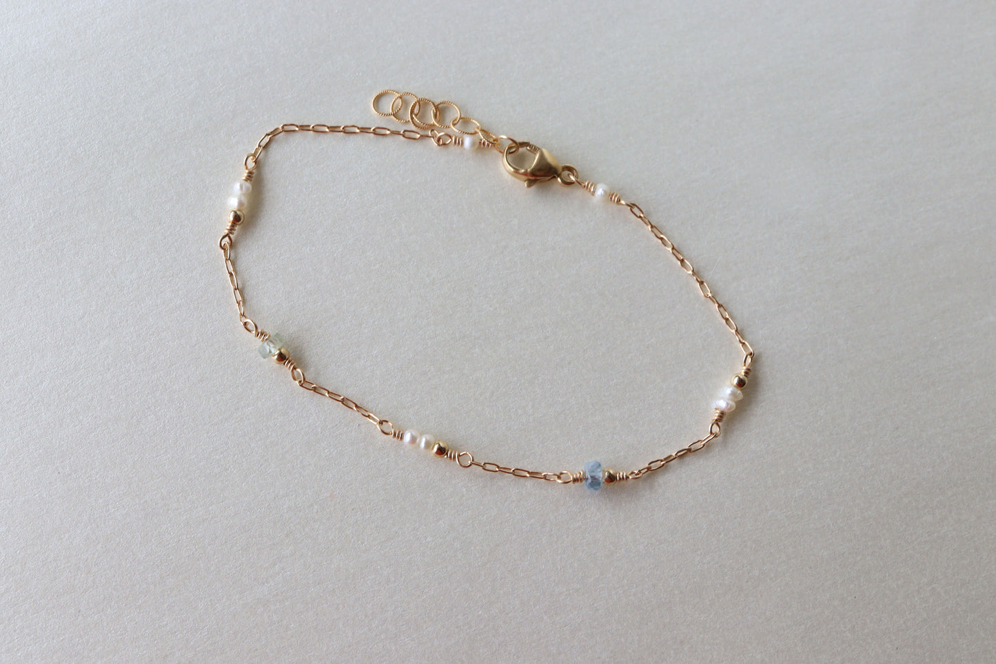 Pulsera Sofia Zafiros Pastel y Perlas