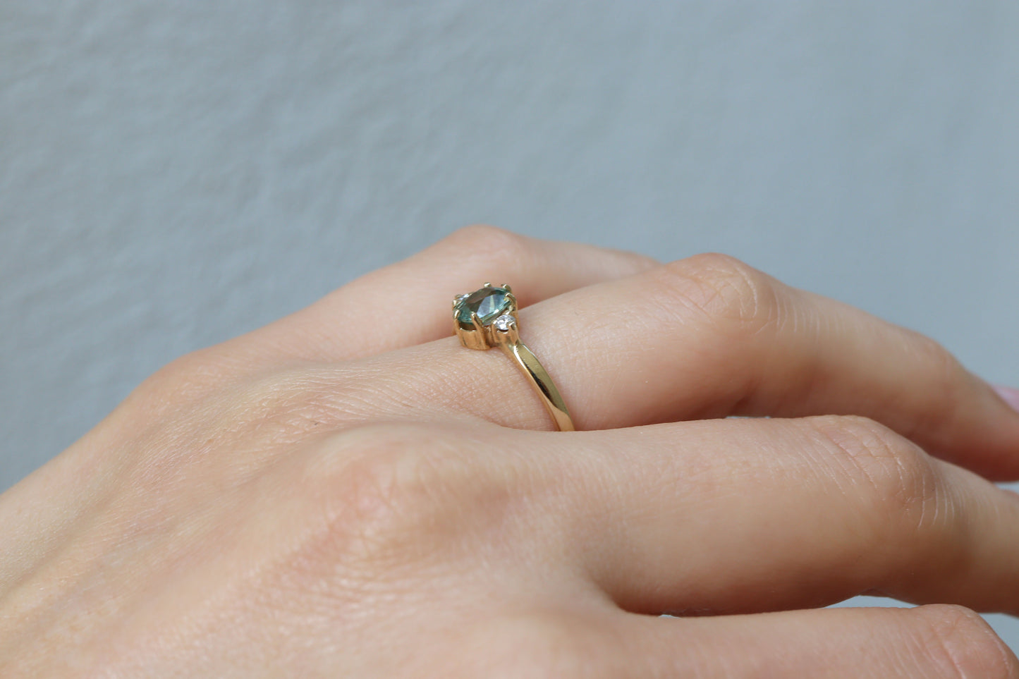 Anillo Suri Zafiro Verde Menta 0.80cts Bridal